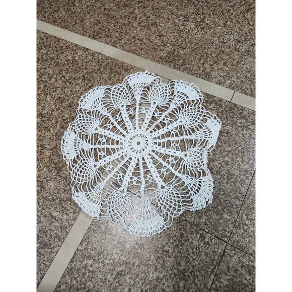 8 White Hand Crocheted Elegant Round Doilies Table Topper Mat Cottage Core - Picture 7 of 16